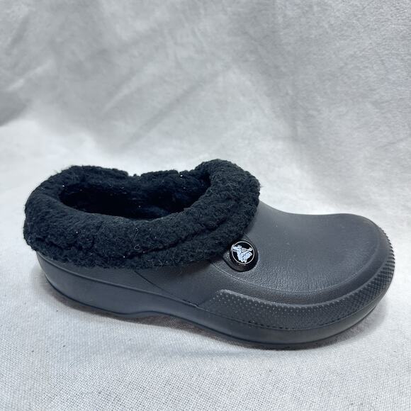 Crocs‎ Fleece Lined Black Slip On Clogs Men's Size 4 Women's 6 - Picture 1 of 10